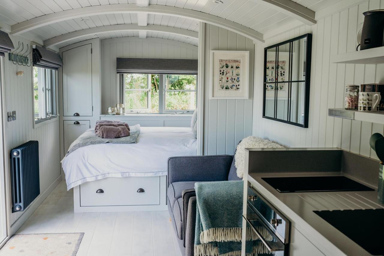 Blatchford Briar - Award Winning Private Shephards Huts With Their Own Secluded Hot Tubs Milton Abbot Exteriör bild
