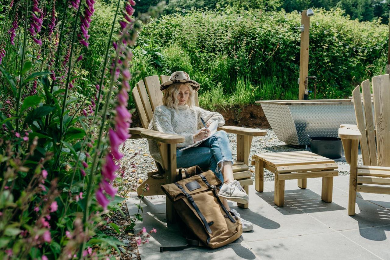 Blatchford Briar - Award Winning Private Shephards Huts With Their Own Secluded Hot Tubs Milton Abbot Exteriör bild