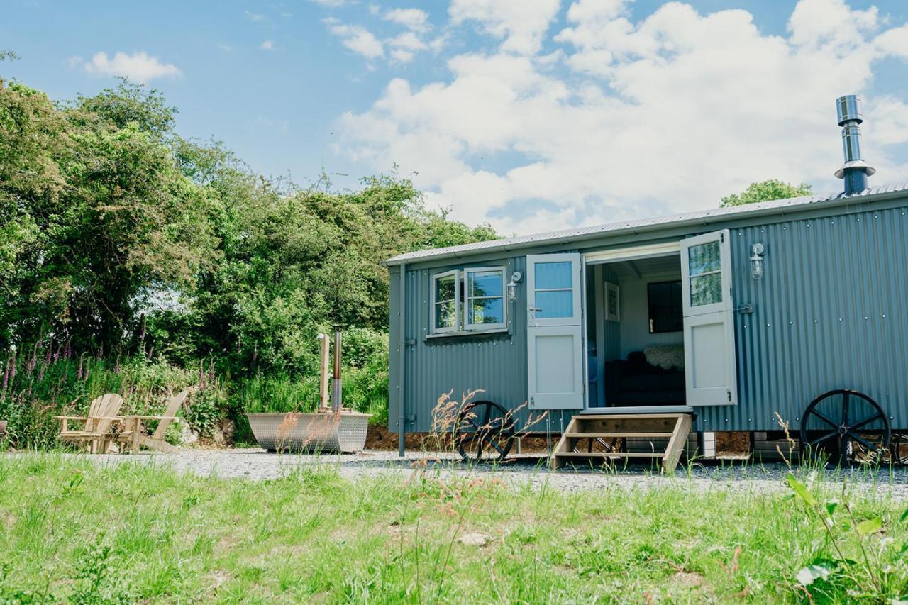 Blatchford Briar - Award Winning Private Shephards Huts With Their Own Secluded Hot Tubs Milton Abbot Exteriör bild