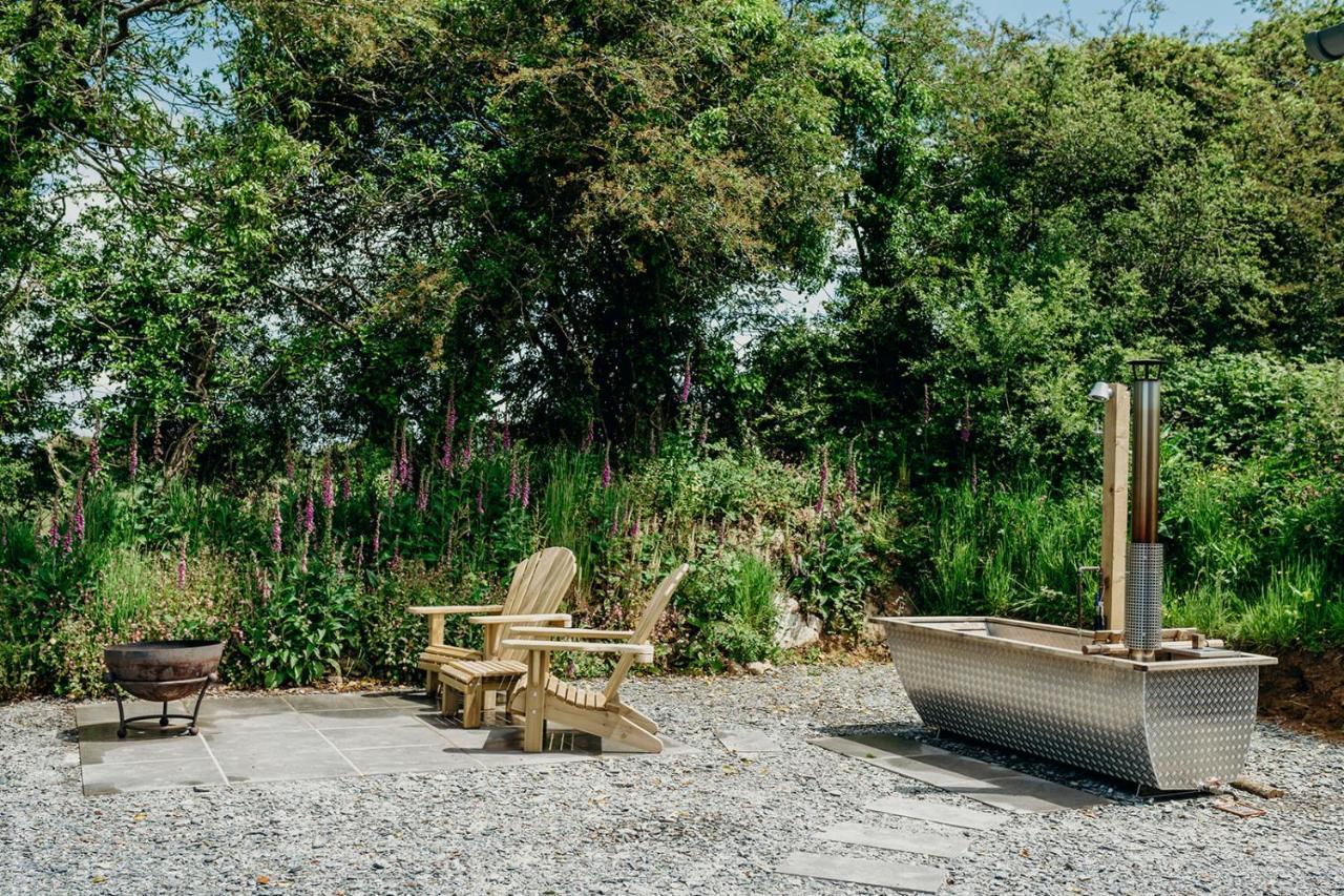 Blatchford Briar - Award Winning Private Shephards Huts With Their Own Secluded Hot Tubs Milton Abbot Exteriör bild