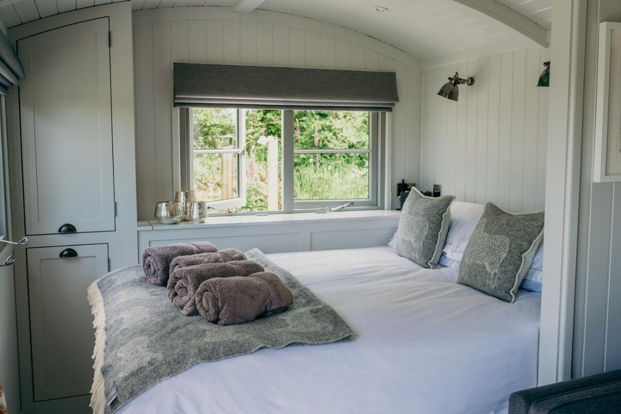 Blatchford Briar - Award Winning Private Shephards Huts With Their Own Secluded Hot Tubs Milton Abbot Exteriör bild