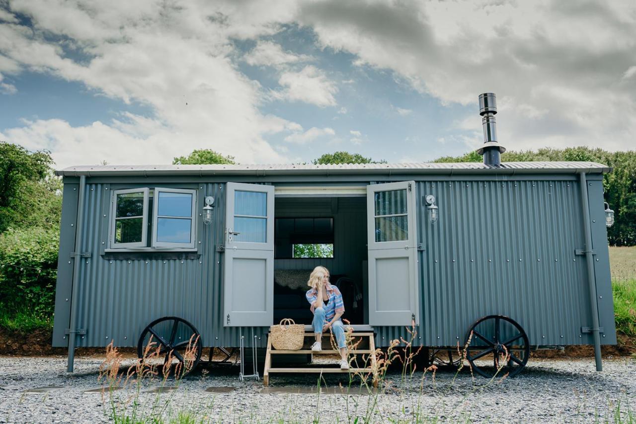 Blatchford Briar - Award Winning Private Shephards Huts With Their Own Secluded Hot Tubs Milton Abbot Exteriör bild