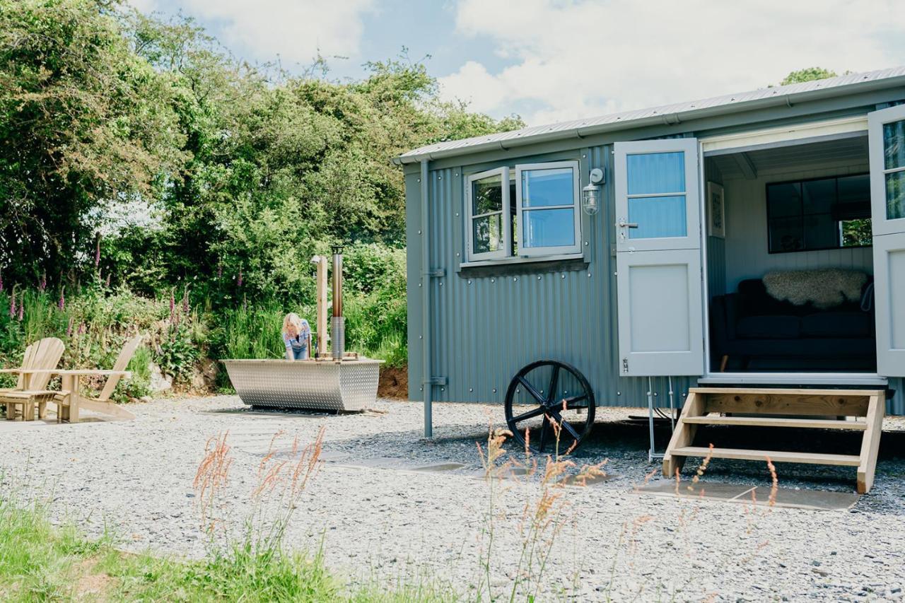 Blatchford Briar - Award Winning Private Shephards Huts With Their Own Secluded Hot Tubs Milton Abbot Exteriör bild