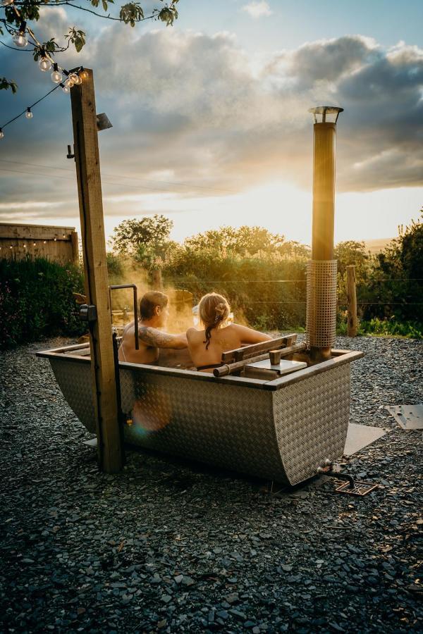 Blatchford Briar - Award Winning Private Shephards Huts With Their Own Secluded Hot Tubs Milton Abbot Exteriör bild