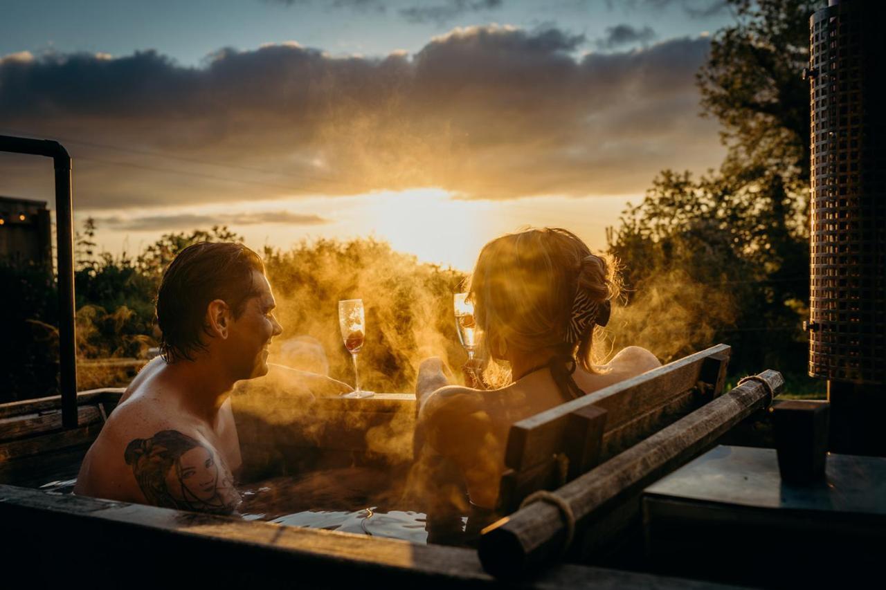 Blatchford Briar - Award Winning Private Shephards Huts With Their Own Secluded Hot Tubs Milton Abbot Exteriör bild