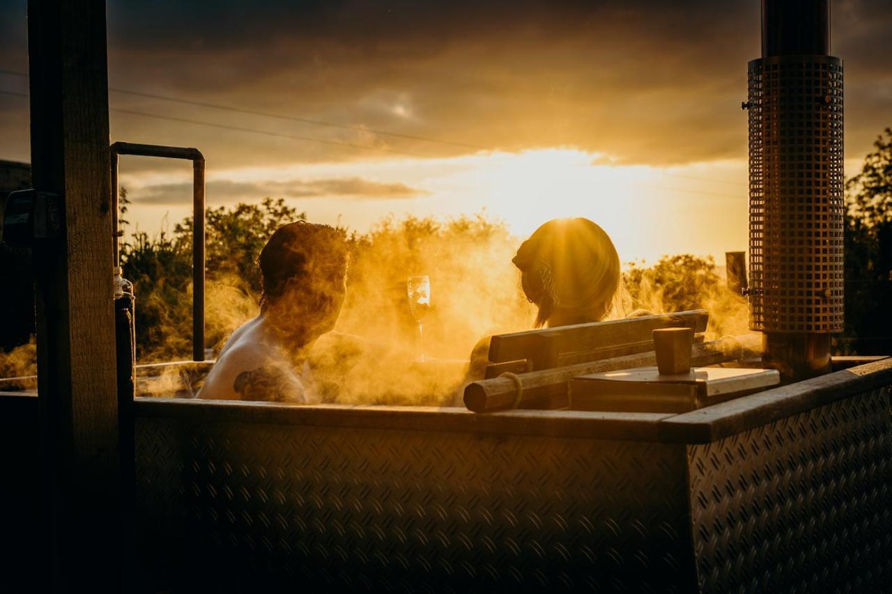 Blatchford Briar - Award Winning Private Shephards Huts With Their Own Secluded Hot Tubs Milton Abbot Exteriör bild